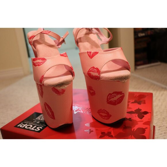 PINK FLAMINGO PLEASERS 8'' Size 8 - Picture 1 of 4